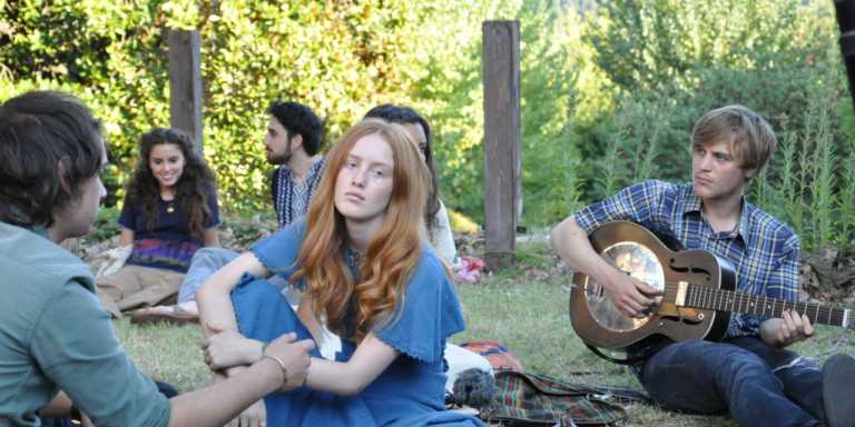 Qualcosa nell&rsquo;aria: recensione del film di Olivier Assayas