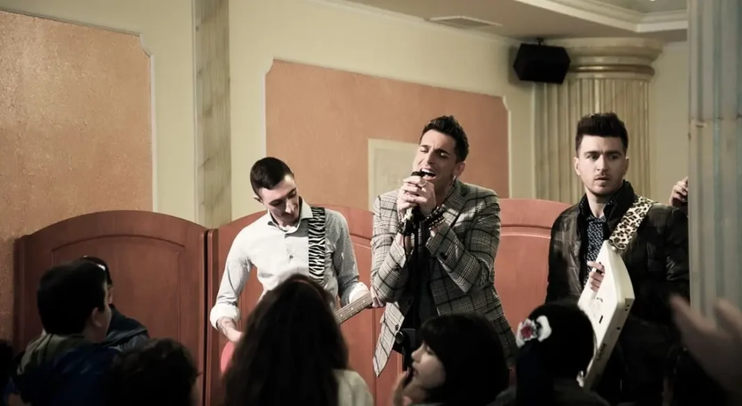 Song'e Napule recensione Song'e Napule recensione