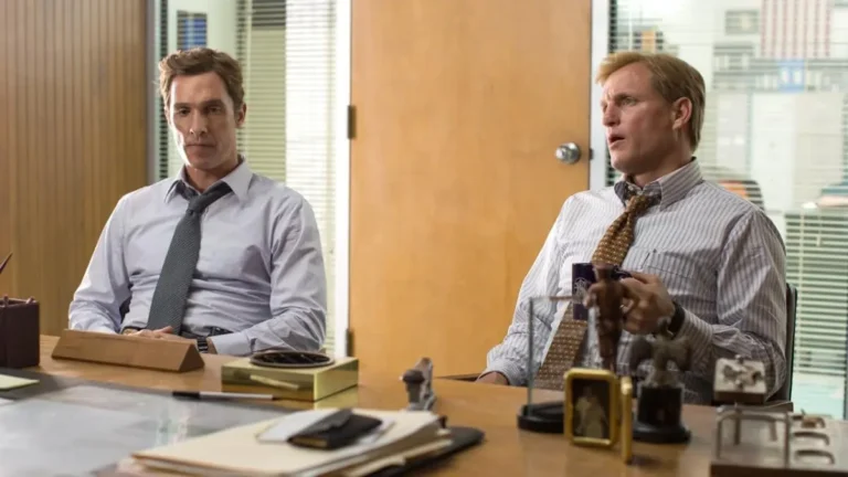 True Detective: Woody Harrelson rivela perch&eacute; voleva &ldquo;prendere a pugni&rdquo; McConaughey sul set