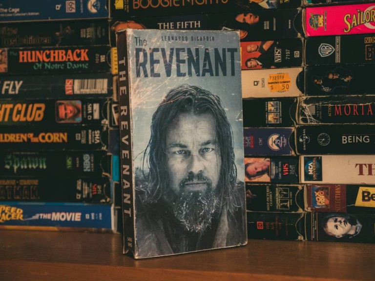 VHS retrò per i film moderni: cofanetti da collezione VHS retrò per i film moderni: cofanetti da collezione