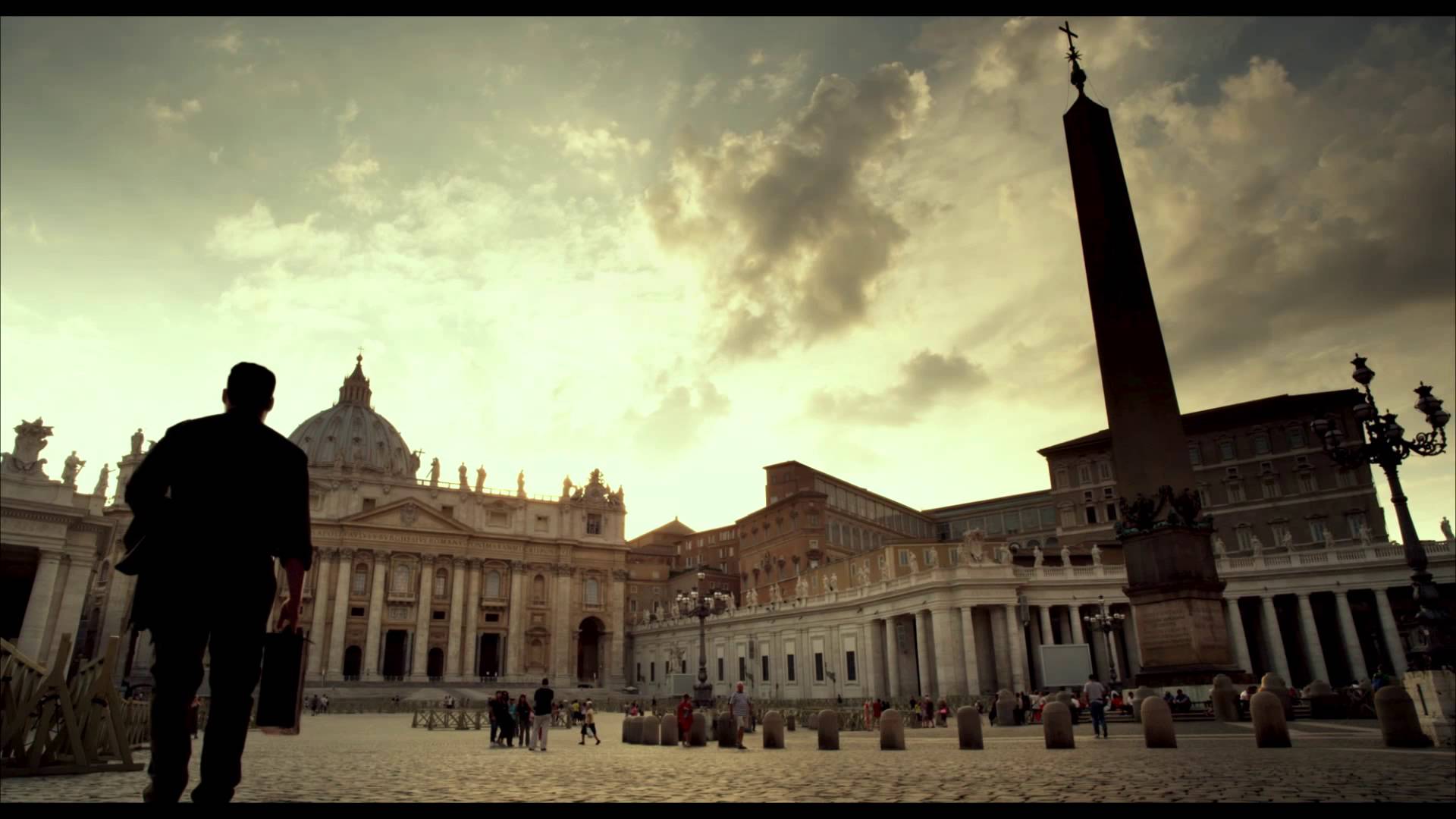 The Vatican Tapes: trailer italiano del film con Michael Peña The Vatican Tapes: trailer italiano del film con Michael Peña