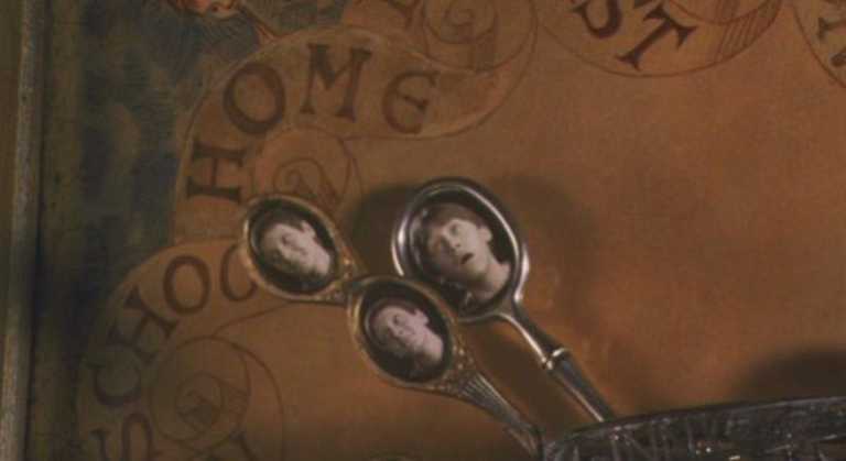 Harry Potter: costruito un orologio simile a quello dei Weasley Harry Potter: costruito un orologio simile a quello dei Weasley