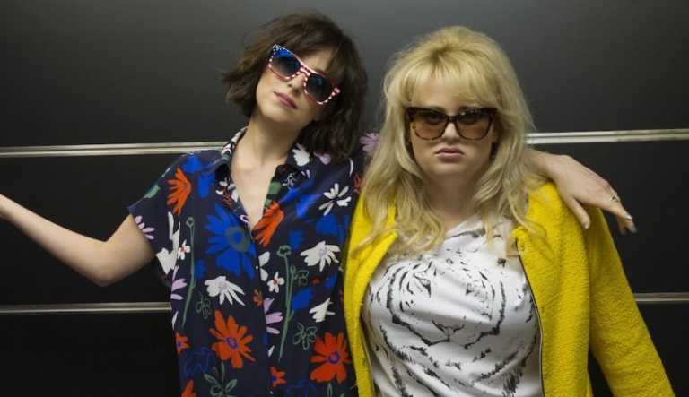 Dakota Johnson e Rebel Wilson nelle clip italiane di Single ma non troppo Dakota Johnson e Rebel Wilson nelle clip italiane di Single ma non troppo