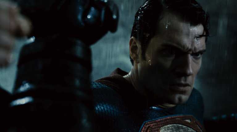 Batman v Superman: 60 screenshots dal final trailer Batman v Superman: 60 screenshots dal final trailer
