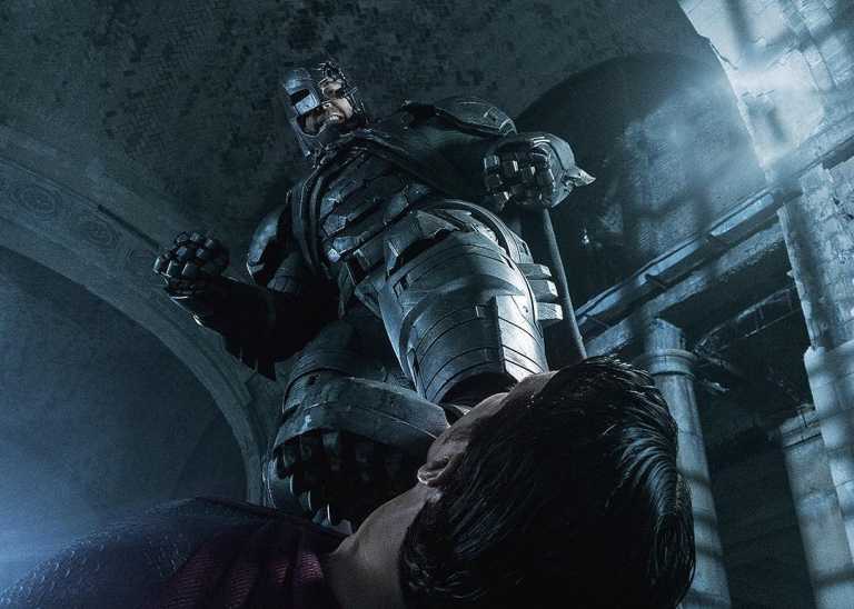 Batman v Superman: il pipistrello è morto nel nuovo spot Batman v Superman: il pipistrello è morto nel nuovo spot