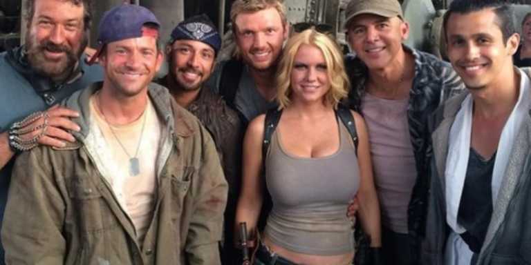 I Backstreet Boys contro gli zombie nel trailer di Dead 7 I Backstreet Boys contro gli zombie nel trailer di Dead 7