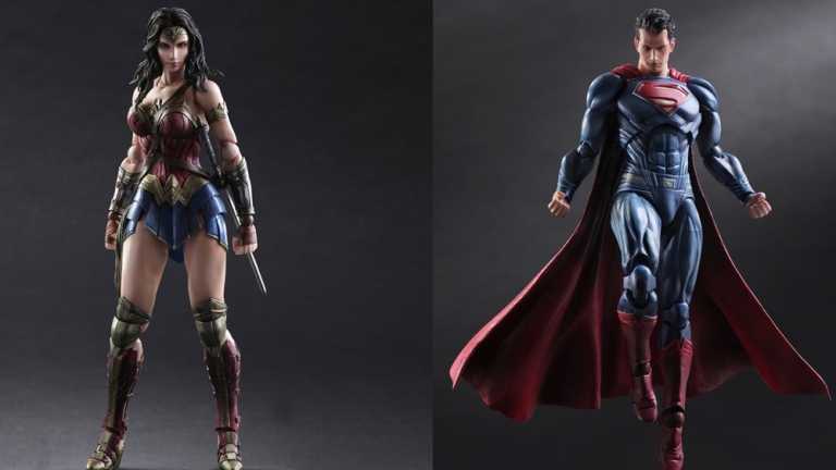 Batman v Superman: l’action figure di Wonder Woman e Superman di Square Enix Batman v Superman: l’action figure di Wonder Woman e Superman di Square Enix