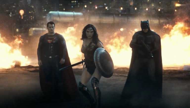 Batman v Superman: Bruce Wayne, Clark Kent e Alfred nelle nuove clip Batman v Superman: Bruce Wayne, Clark Kent e Alfred nelle nuove clip