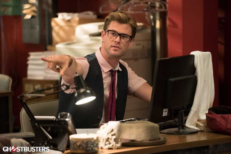 Ghostbusters: Chris Hemsworth nella nuova foto Ghostbusters: Chris Hemsworth nella nuova foto