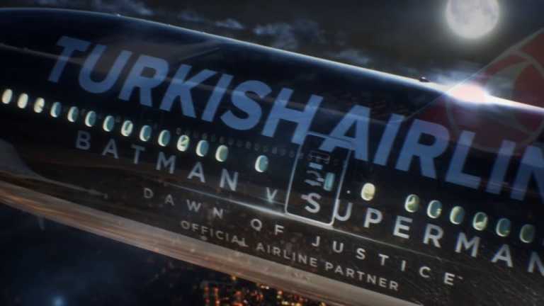 Batman v Superman: Skyline di Gotham e Metropolis nel nuovo promo Turkish Airlines Batman v Superman: Skyline di Gotham e Metropolis nel nuovo promo Turkish Airlines
