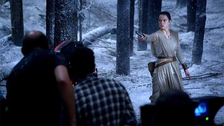 Star Wars Il Risveglio della Forza: l’incredibile set innevato per lo scontro finale – video Star Wars Il Risveglio della Forza: l’incredibile set innevato per lo scontro finale – video