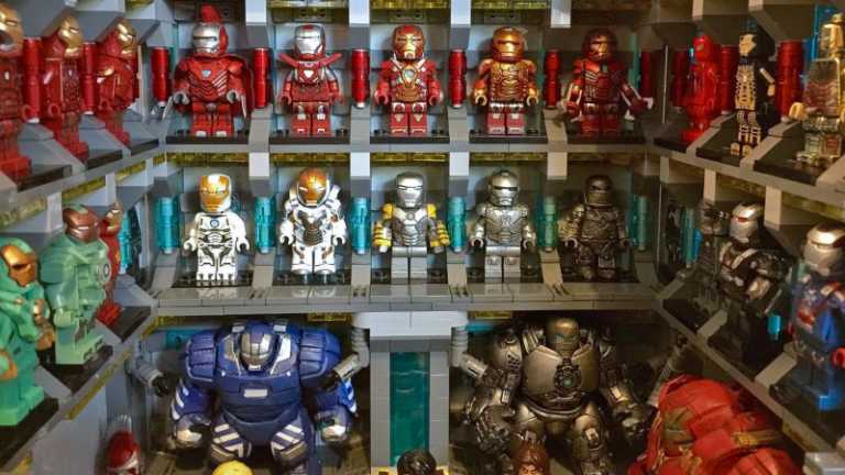 Iron Man: la sala delle armature ricostruita con i LEGO Iron Man: la sala delle armature ricostruita con i LEGO