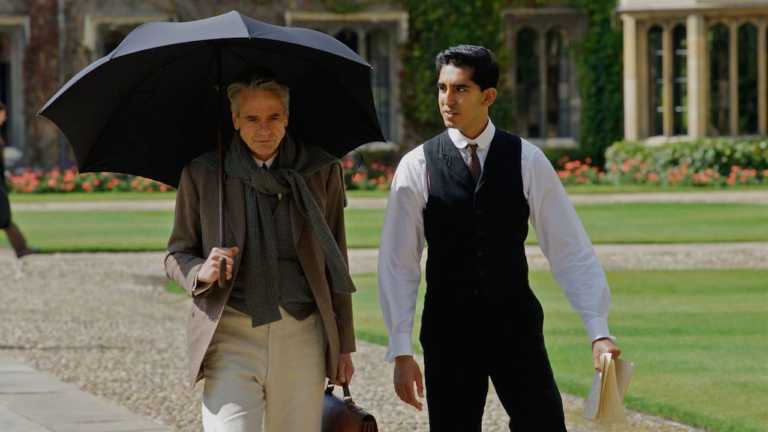 L’uomo che vide l’infinito: due clip con Jeremy Irons L’uomo che vide l’infinito: due clip con Jeremy Irons