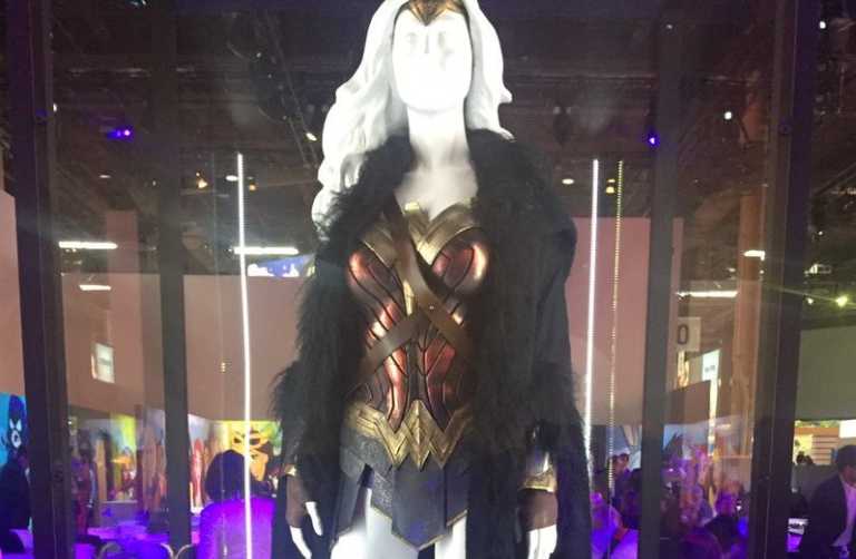 Wonder Woman: i costumi e le armi nel dettaglio – foto Wonder Woman: i costumi e le armi nel dettaglio – foto