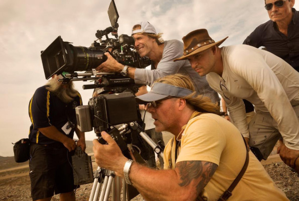 Transformers The Last Knight: veicoli, esplosioni e robot sul set – foto Transformers The Last Knight: veicoli, esplosioni e robot sul set – foto