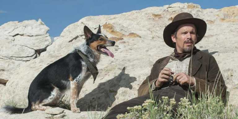 Ethan Hawke nel trailer del western In a Valley of Violence Ethan Hawke nel trailer del western In a Valley of Violence