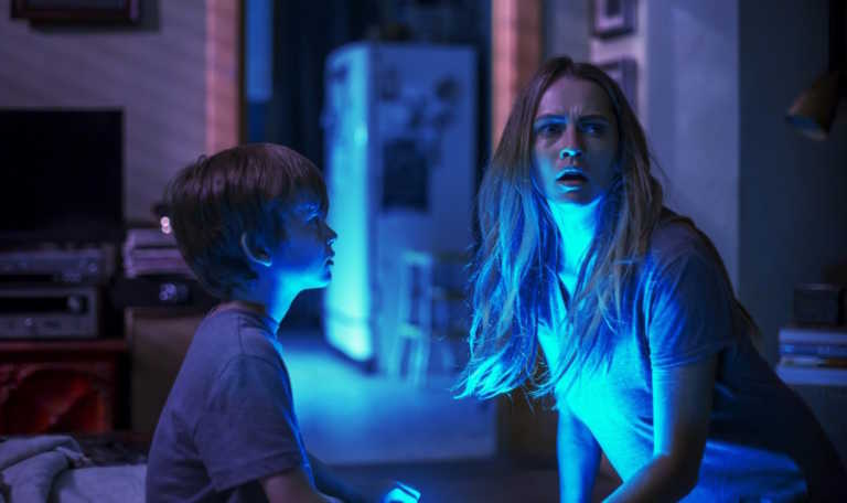 Lights Out Terrore nel buio: due spaventose clip Lights Out Terrore nel buio: due spaventose clip