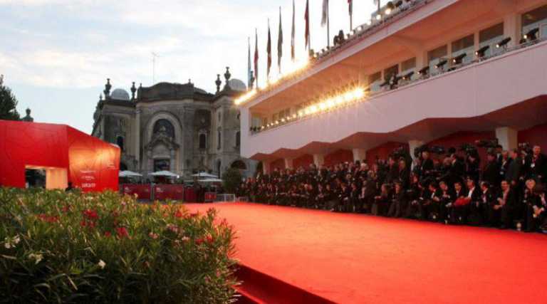 Venezia 73: annullata la cena di gala per solidarietà con le vittime del sisma nel centro Italia Venezia 73: annullata la cena di gala per solidarietà con le vittime del sisma nel centro Italia