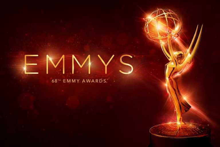 Emilia Clarke in Atelier Versace agli Emmy Awards 2016 Emilia Clarke in Atelier Versace agli Emmy Awards 2016