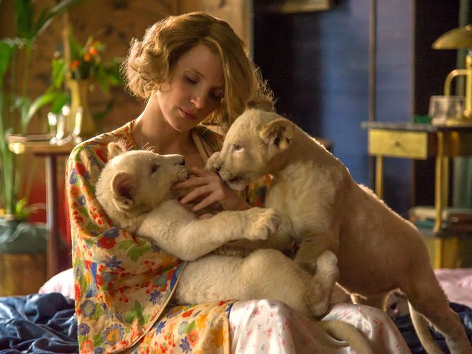 Jessica Chastain nelle prime foto di The Zookeeper’s Wife Jessica Chastain nelle prime foto di The Zookeeper’s Wife