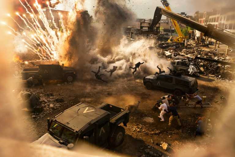 Transformers The Last Knight: esplosive foto dal backstage Transformers The Last Knight: esplosive foto dal backstage