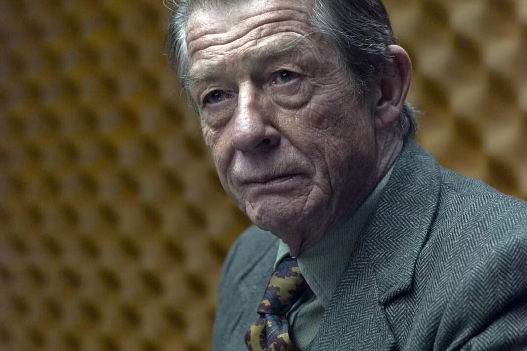 John Hurt la talpa John Hurt la talpa