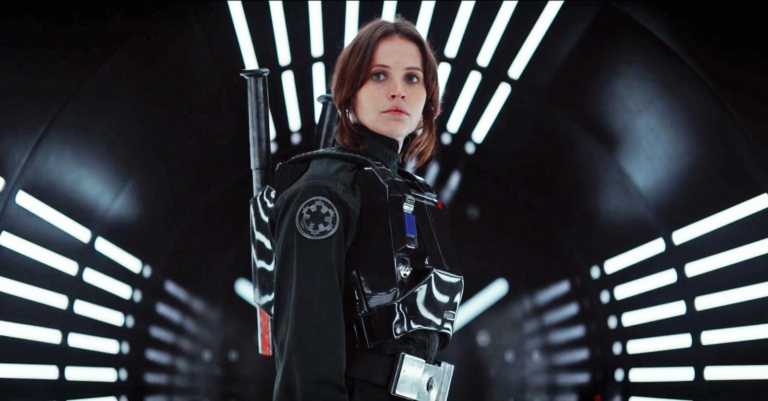 Felicity Jones in Christian Dior per la premiere di Rogue One Felicity Jones in Christian Dior per la premiere di Rogue One