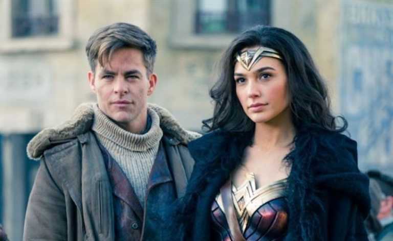 Wonder Woman: Diana e Steve arrivano a Londra nella sneak peek Wonder Woman: Diana e Steve arrivano a Londra nella sneak peek