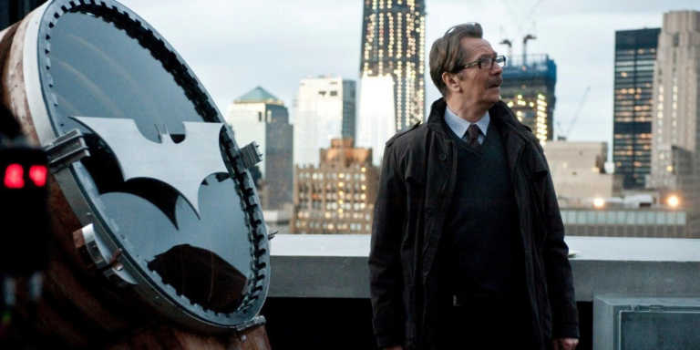 Gary Oldman su J.K. Simmons: &ldquo;Non ha bisogno di consigli per interpretare Gordon&rdquo;