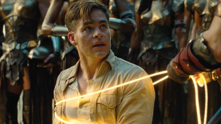 Wonder Woman: Chris Pine è una “spia” nella prima clip Wonder Woman: Chris Pine è una “spia” nella prima clip