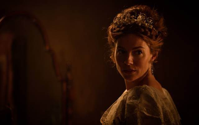 Civiltà Perduta: Sienna Miller nella clip in italiano Civiltà Perduta: Sienna Miller nella clip in italiano