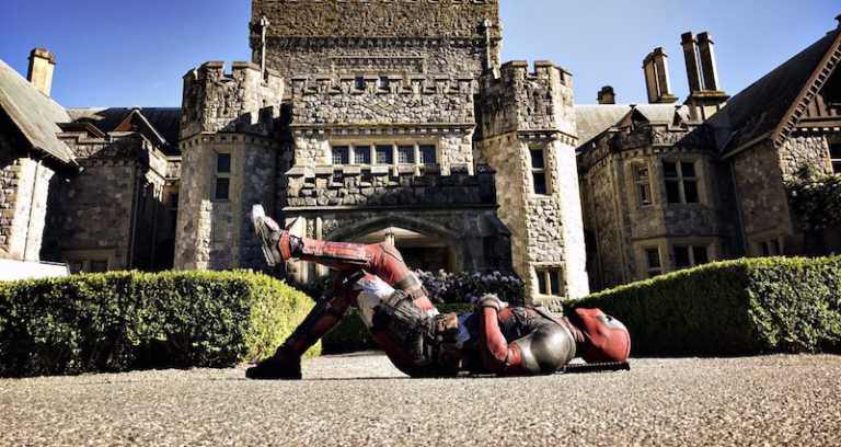 Deadpool 2: Domino e il Mercenario Chiacchierone sorridenti sul set Deadpool 2: Domino e il Mercenario Chiacchierone sorridenti sul set
