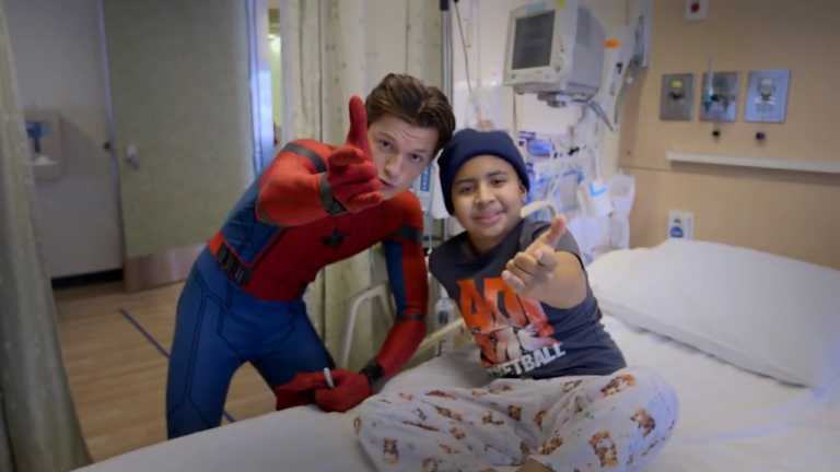 Spider-Man Homecoming: Tom Holland al Children Hospital di Los Angeles Spider-Man Homecoming: Tom Holland al Children Hospital di Los Angeles