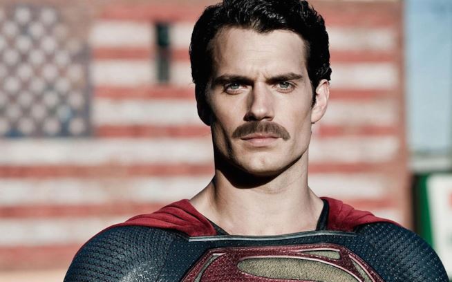 Batman vs Superman: ecco la ‘baffi edition’ Batman vs Superman: ecco la ‘baffi edition’