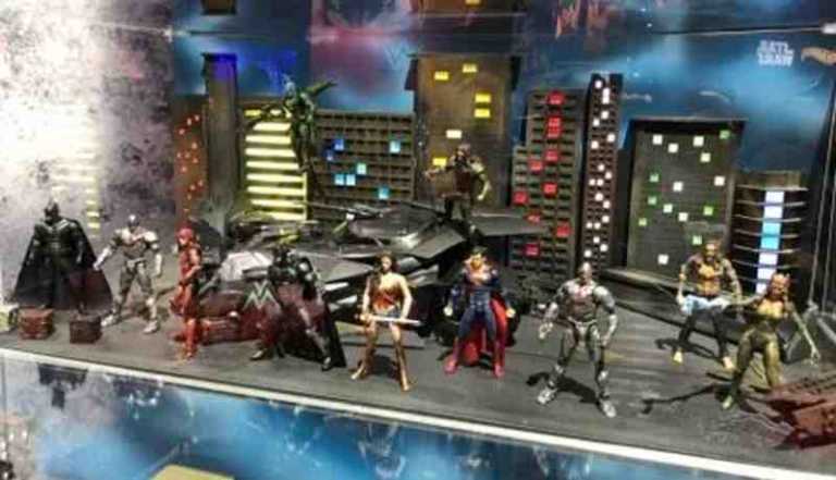 Justice League: la Batmobile, Steppenwolf e le action figure dal SDCC Justice League: la Batmobile, Steppenwolf e le action figure dal SDCC