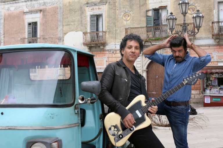 Chi m&rsquo;ha visto: recensione del film con Pierfrancesco Favino