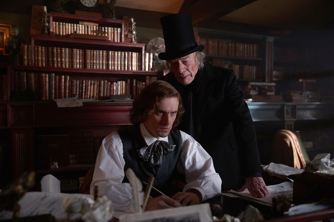 Dickens: L’uomo che inventò il Natale Dickens: L’uomo che inventò il Natale