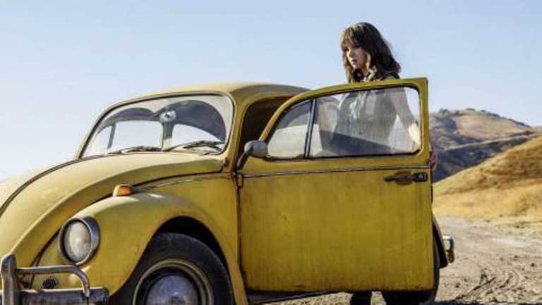 Bumblebee: Charlie in fuga nella nuova foto Bumblebee: Charlie in fuga nella nuova foto