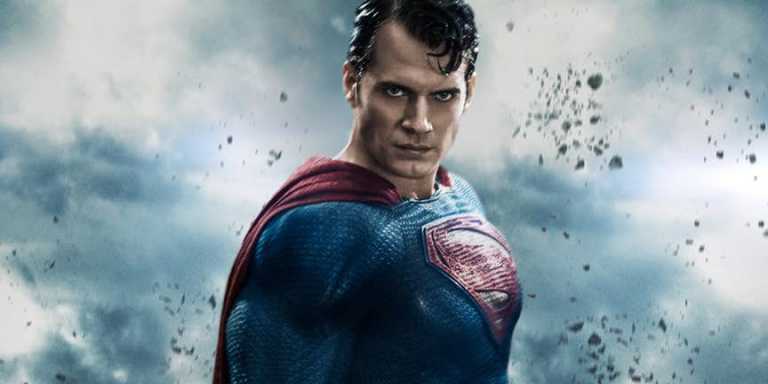 Henry Cavill sarà ancora Superman? Ecco i PRO e i CONTRO Henry Cavill sarà ancora Superman? Ecco i PRO e i CONTRO