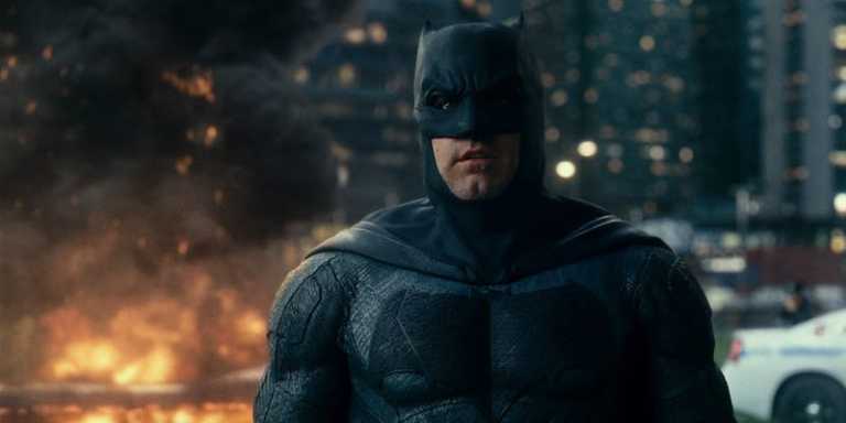 Justice League: un easter egg di Batman v Superman nella foto inedita Justice League: un easter egg di Batman v Superman nella foto inedita