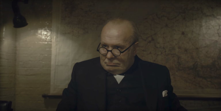 L’ora più buia: due nuove clip da film con Gary Oldman L’ora più buia: due nuove clip da film con Gary Oldman