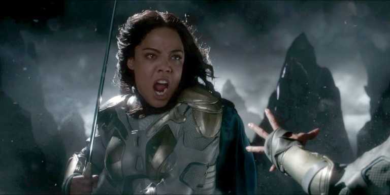 Tessa Thompson festeggia l’ingresso della “sua” Valchiria nei fumetti Tessa Thompson festeggia l’ingresso della “sua” Valchiria nei fumetti
