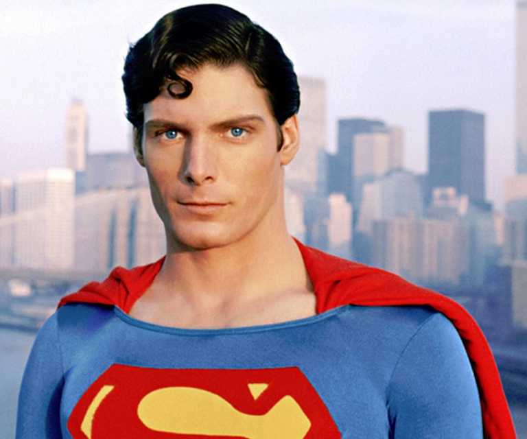 Christopher Reeve con il costume di Henry Cavill in un fan-video Christopher Reeve con il costume di Henry Cavill in un fan-video