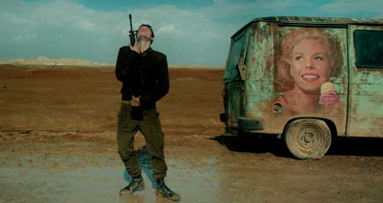 Foxtrot: dal 22 marzo al cinema, le prime foto Foxtrot: dal 22 marzo al cinema, le prime foto