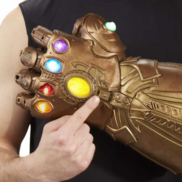 Avengers: Infinity War, la riproduzione del Guanto di Marvel Legends – foto Avengers: Infinity War, la riproduzione del Guanto di Marvel Legends – foto