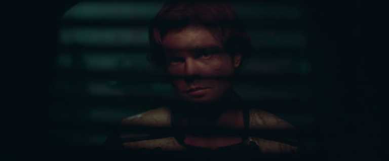 Solo: A Star Wars Story, i dadi dorati di Han nel trailer Solo: A Star Wars Story, i dadi dorati di Han nel trailer