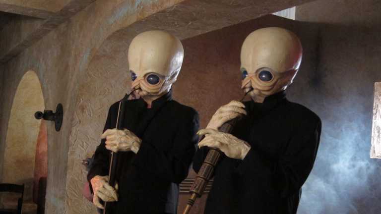 Star Wars: un pattinatore si esibisce sulle note della Cantina Song Star Wars: un pattinatore si esibisce sulle note della Cantina Song