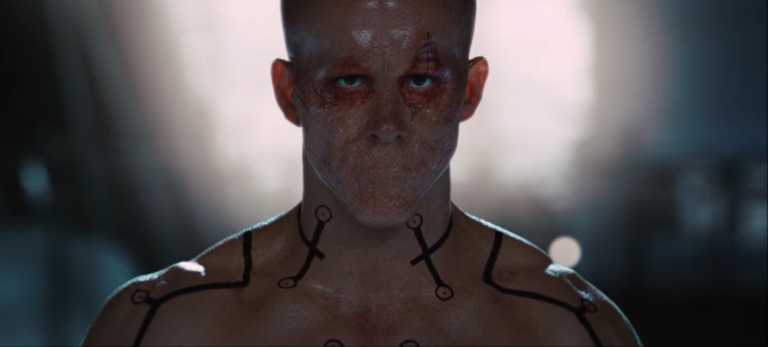Deadpool 2: Cable si vendica e dipinge Deadpool come in X-Men Le Origini: Wolverine Deadpool 2: Cable si vendica e dipinge Deadpool come in X-Men Le Origini: Wolverine
