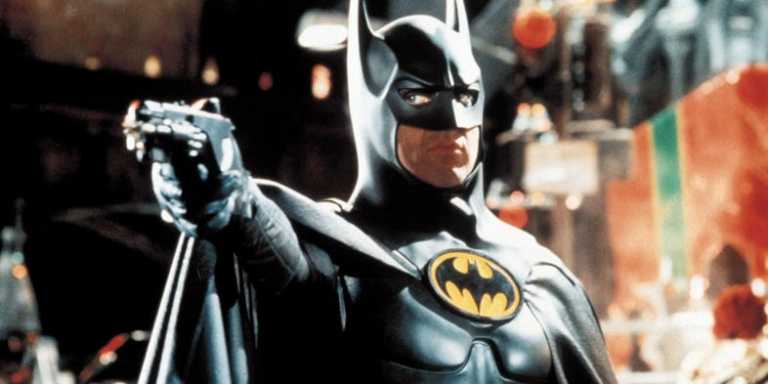 Michael Keaton pubblica una foto in costume da Batman, dal set di Batgirl Michael Keaton pubblica una foto in costume da Batman, dal set di Batgirl
