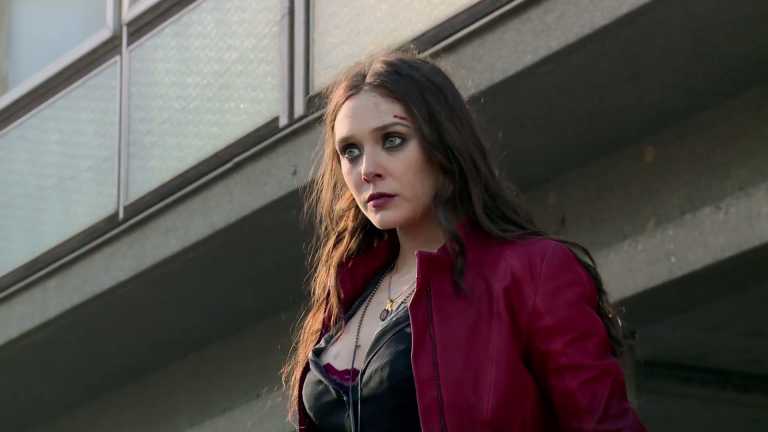 Avengers: Age of Ultron: ecco quale sarebbe dovuto essere il costume di Scarlet Witch Avengers: Age of Ultron: ecco quale sarebbe dovuto essere il costume di Scarlet Witch